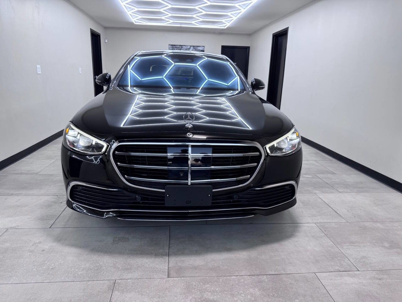 Used 2023 Mercedes-Benz S 580e 4MATIC Sedan w/ Warmth & Comfort Package image 14