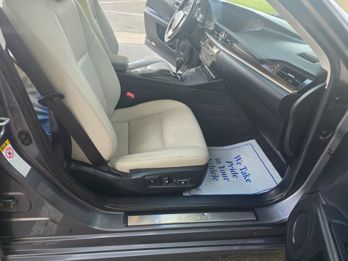 Used 2015 Lexus ES 350 w/ Premium Package FWD image 16