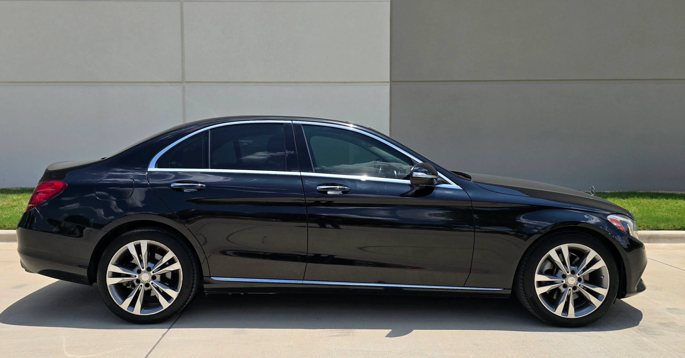 Used 2015 Mercedes-Benz C 300 Sedan image 8