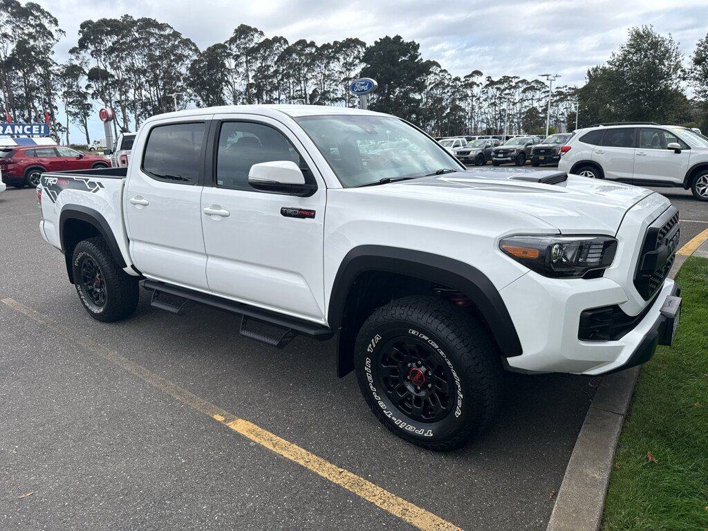Used 2018 Toyota Tacoma TRD Pro AWD/4WD image 9
