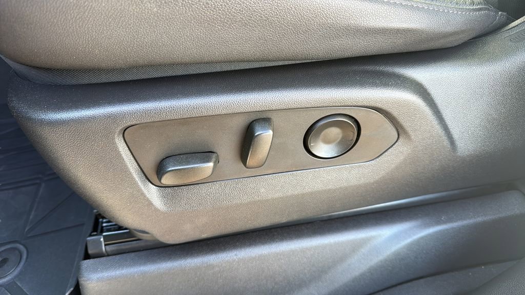 Used 2023 Chevrolet Silverado 1500 ZR2 image 12
