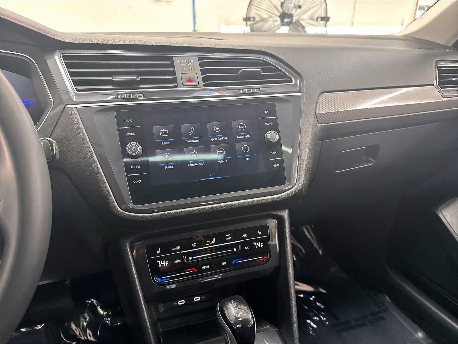 Used 2023 Volkswagen Tiguan SE w/ Panoramic Sunroof Package FWD image 13