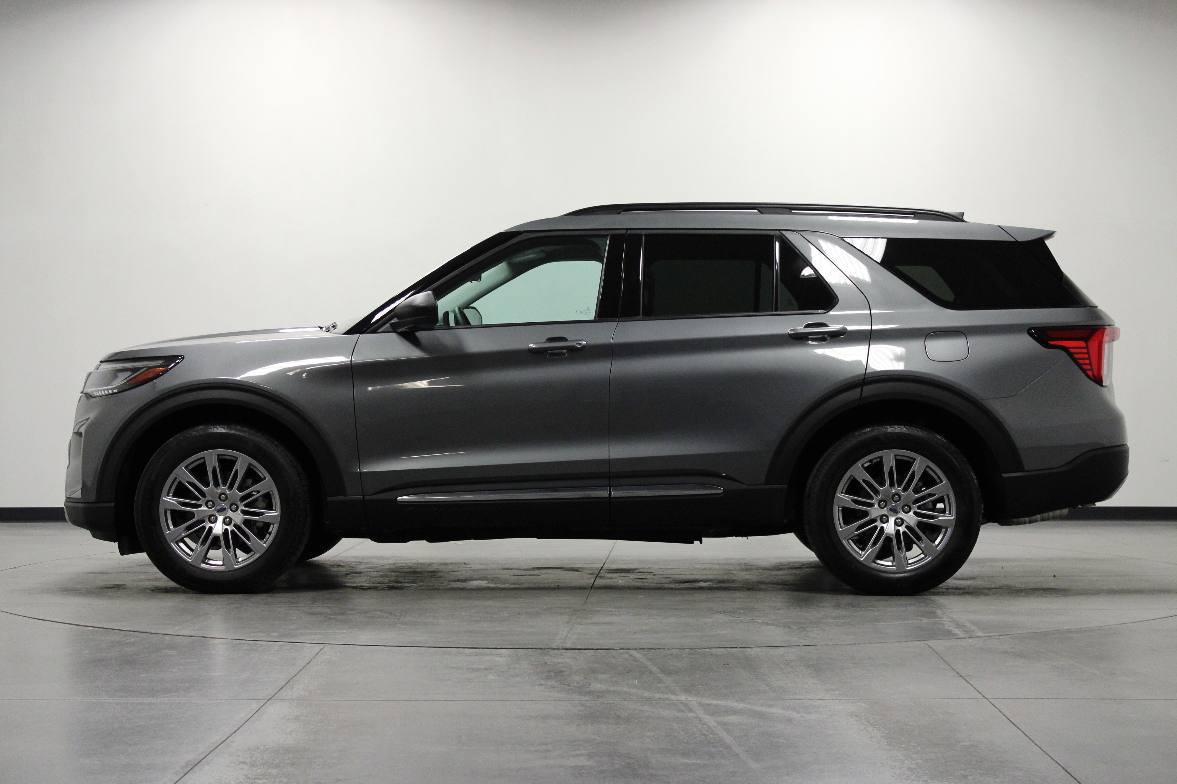 Used 2025 Ford Explorer Active w/ Active Comfort Package image 7