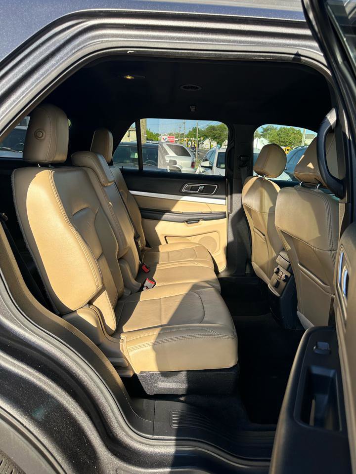 Used 2016 Ford Explorer XLT w/ Equipment Group 202A AWD/4WD image 21