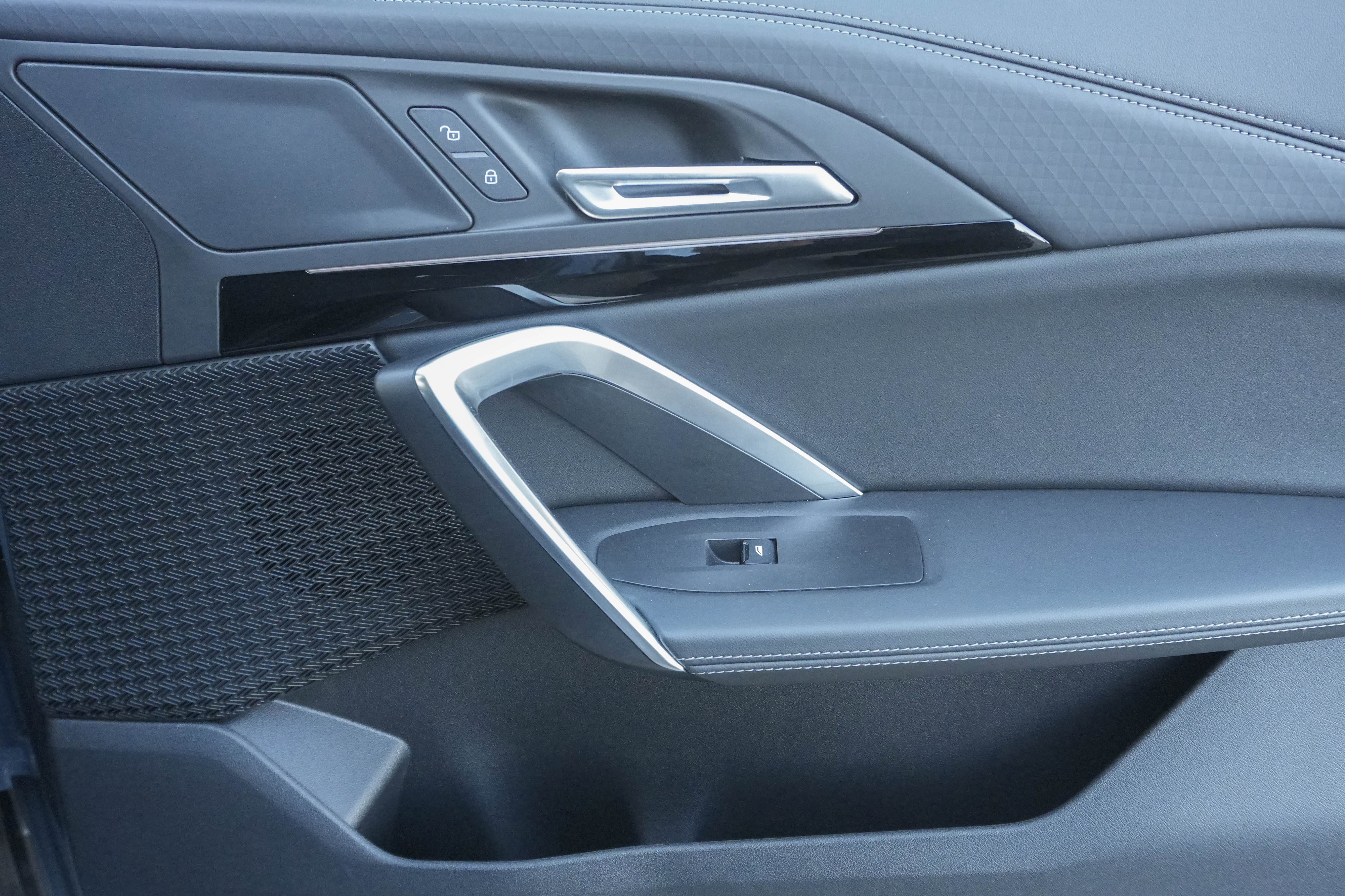 Certified 2025 BMW X2 xDrive28i image 28