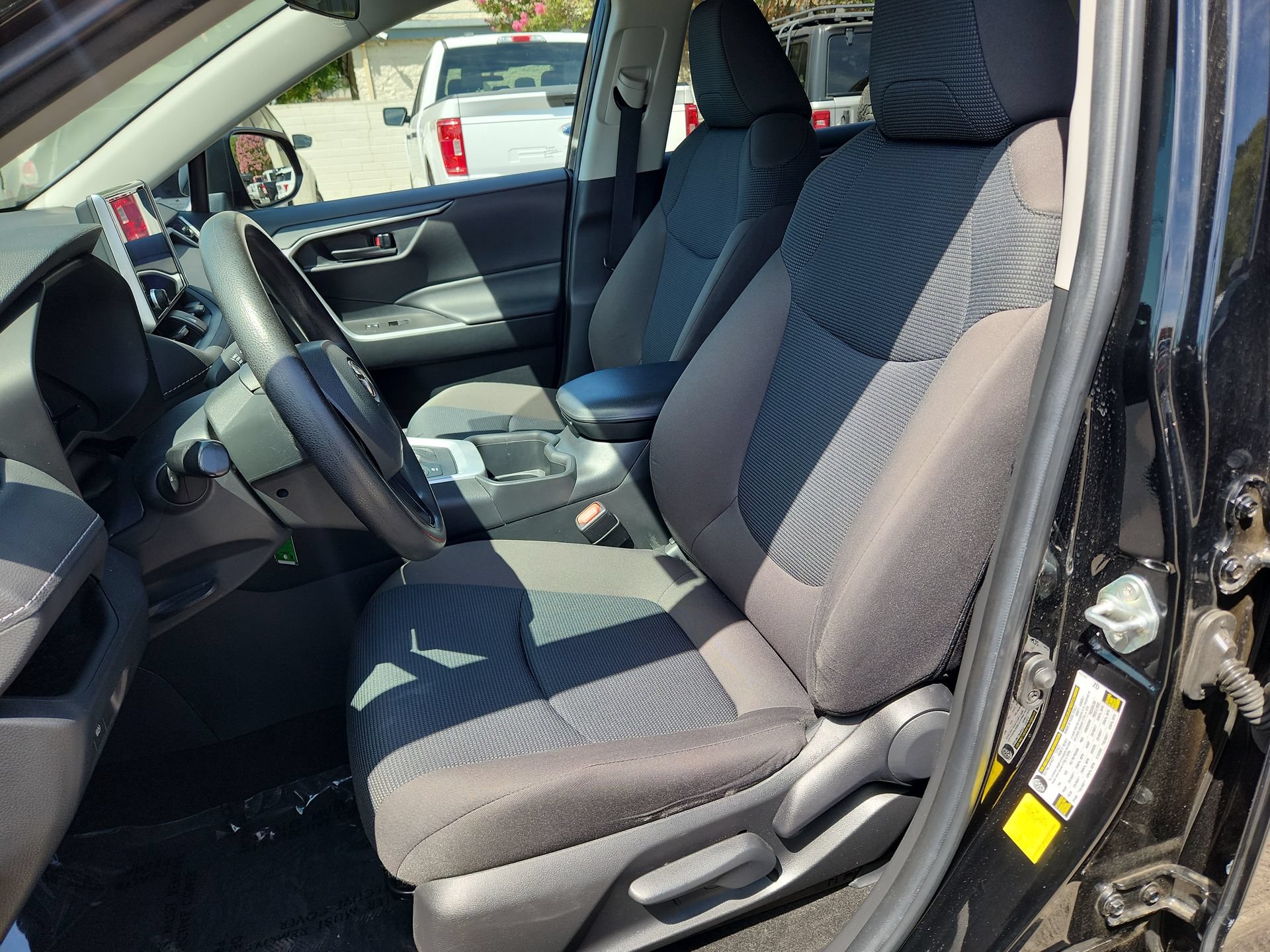 Used 2023 Toyota RAV4 LE AWD/4WD image 13