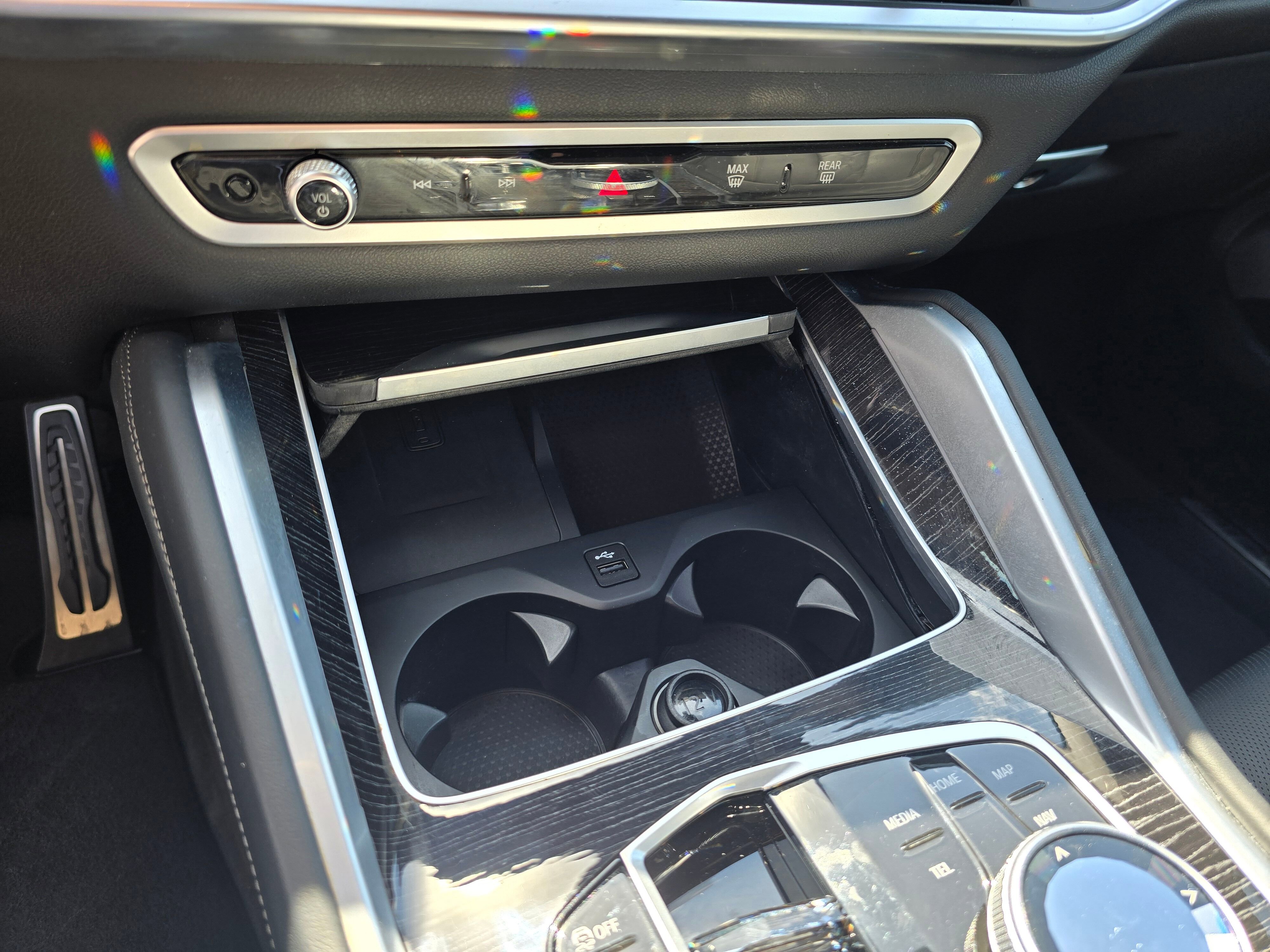 Certified 2025 BMW X6 xDrive40i w/ Executive Package image 21