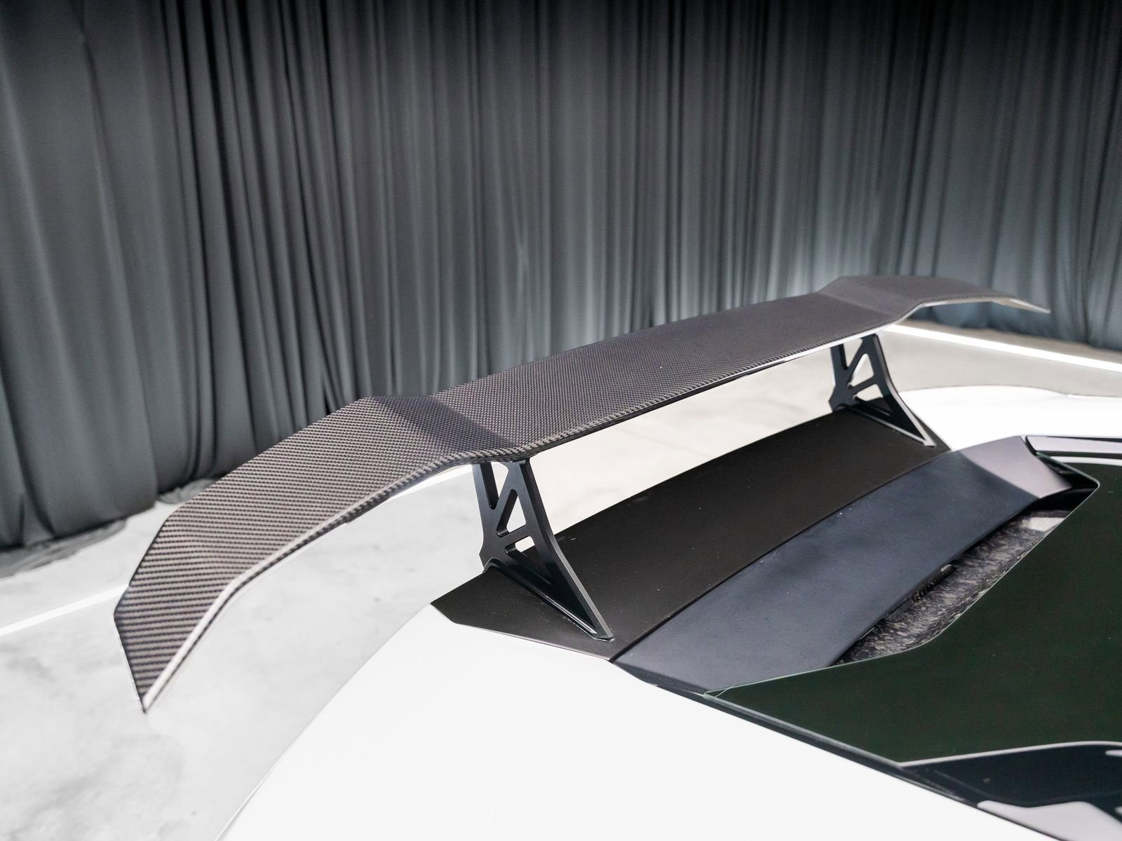 Used 2016 Lamborghini Huracan LP 610-4 AWD/4WD image 4