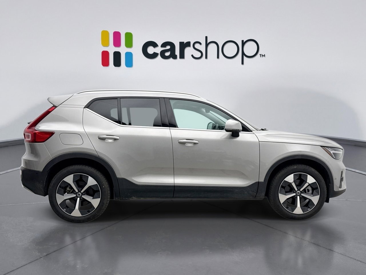 Used 2025 Volvo XC40 B5 Plus AWD/4WD image 6