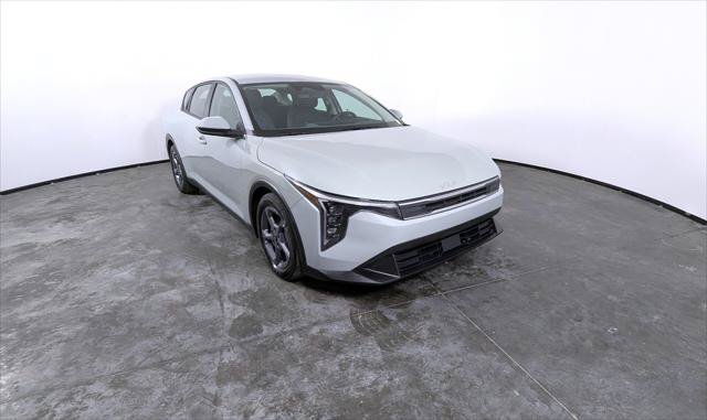 Used 2025 Kia K4 FWD image 8