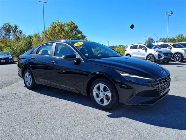 Used 2023 Hyundai Elantra SE FWD image 3