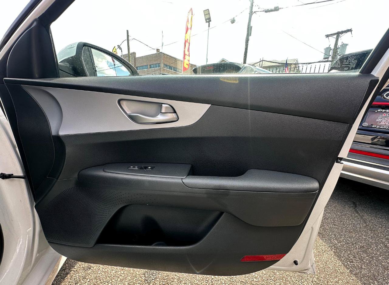 Used 2024 Kia Forte LXS FWD image 18