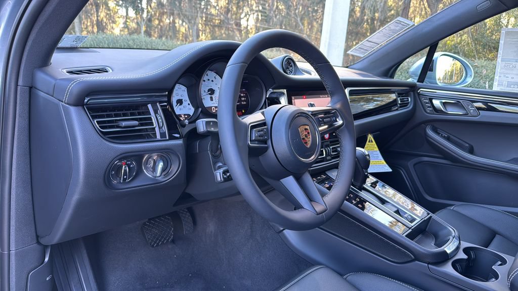 New 2026 Porsche Macan AWD/4WD image 4