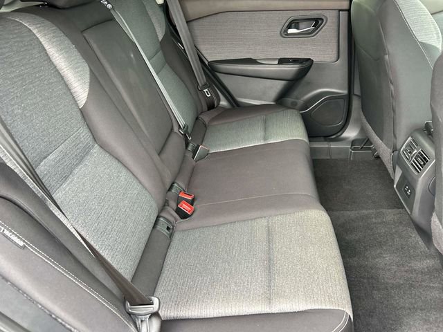 Used 2023 Nissan Rogue SV image 21