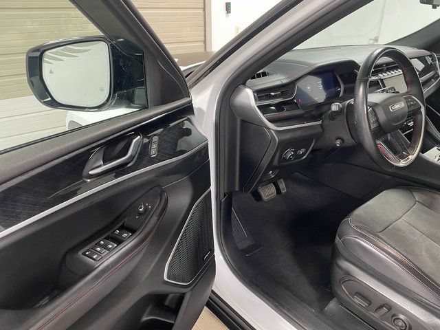 Used 2022 Jeep Grand Cherokee Trailhawk w/ Advanced Protech Group II AWD/4WD image 10