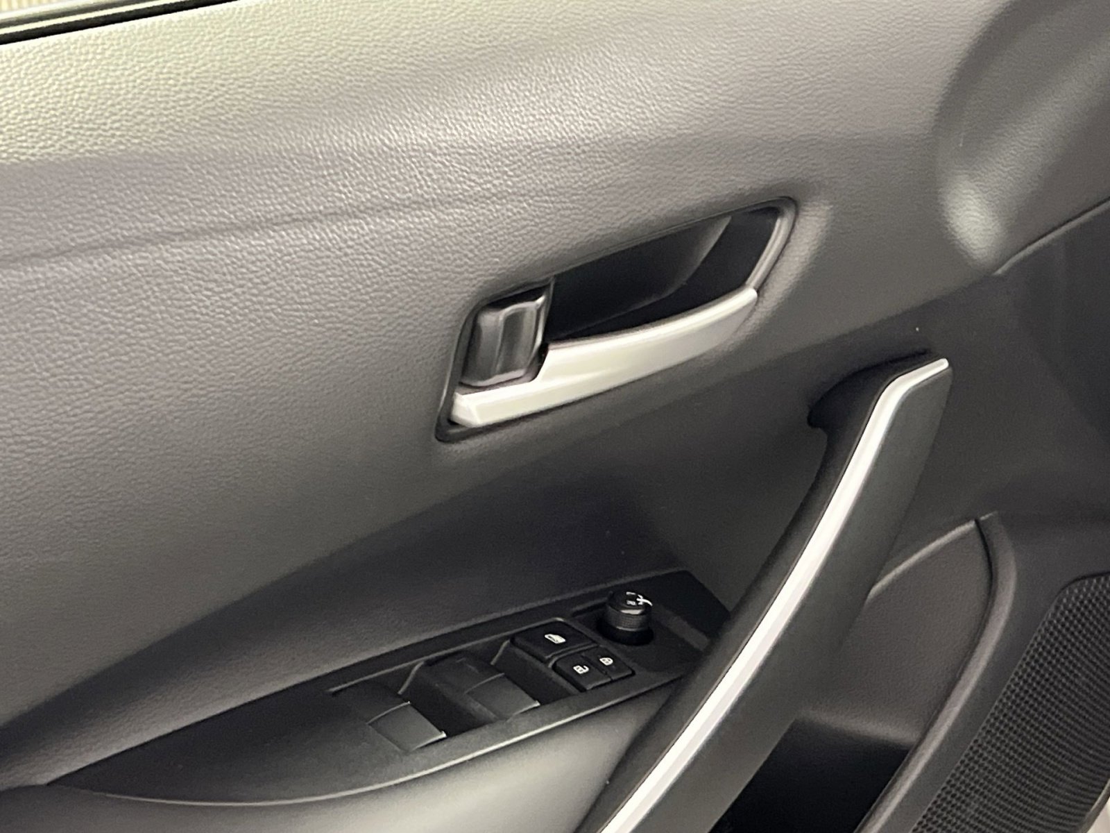 Used 2024 Toyota Corolla SE image 15