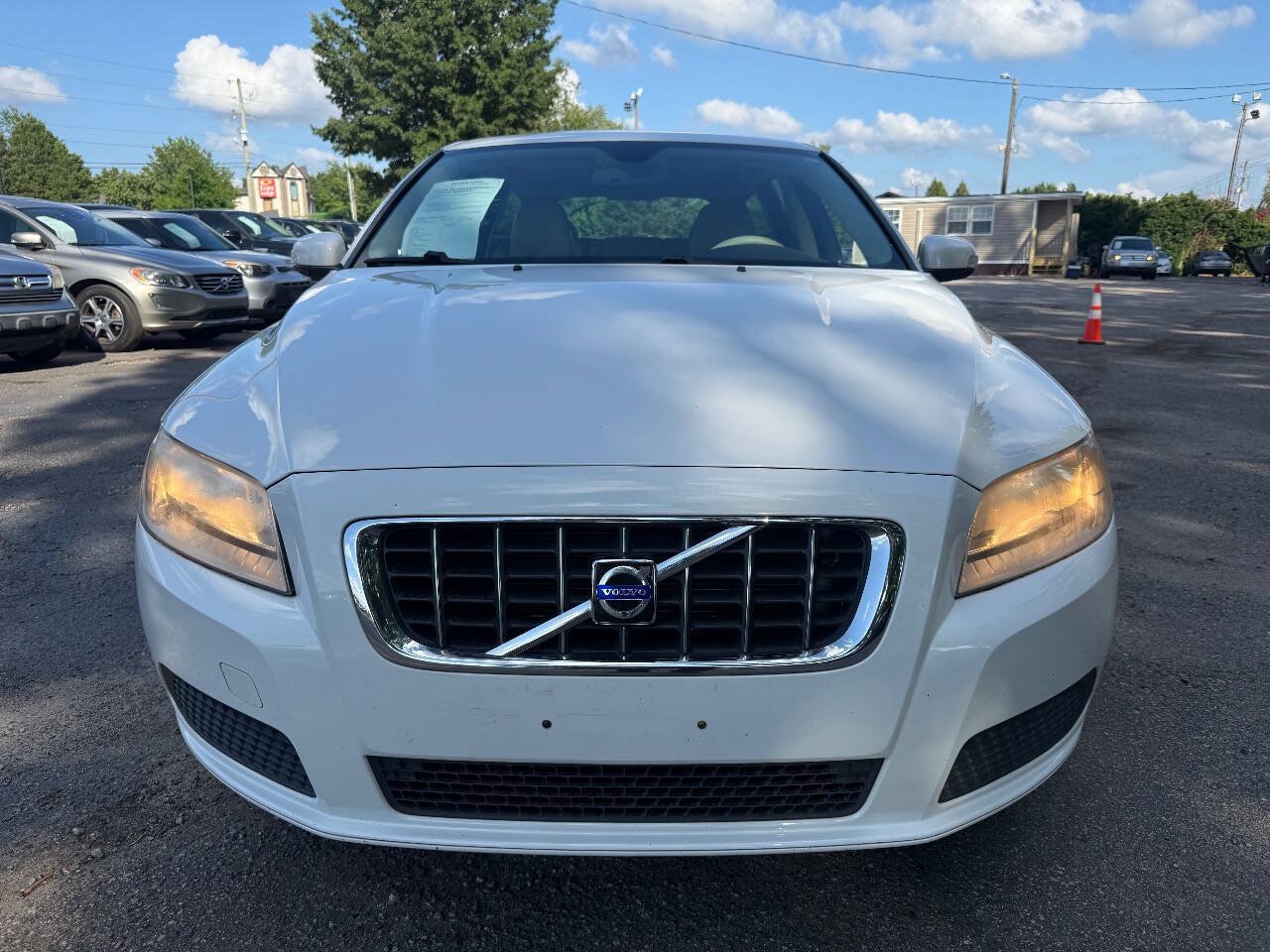Used 2008 Volvo V70 FWD image 2