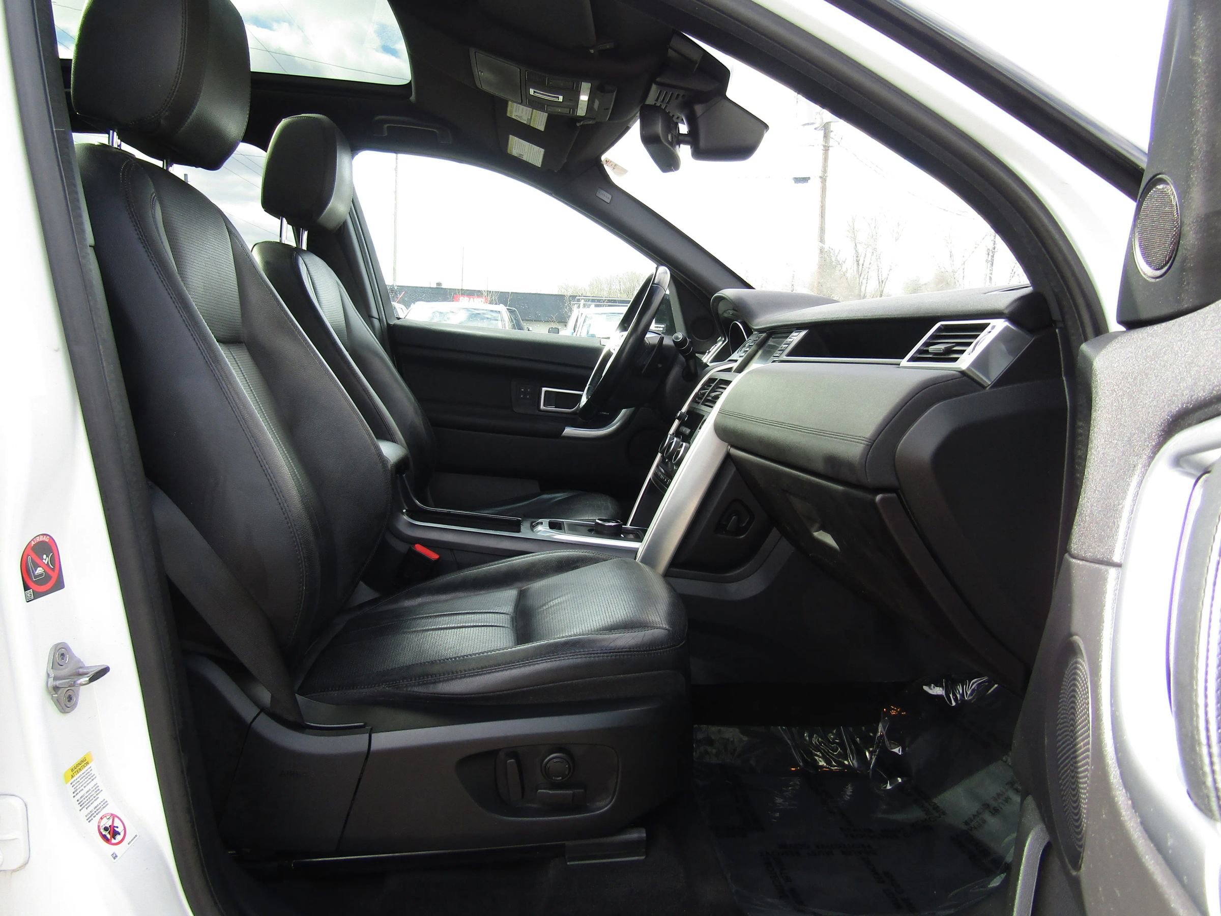 Used 2019 Land Rover Discovery Sport HSE image 17
