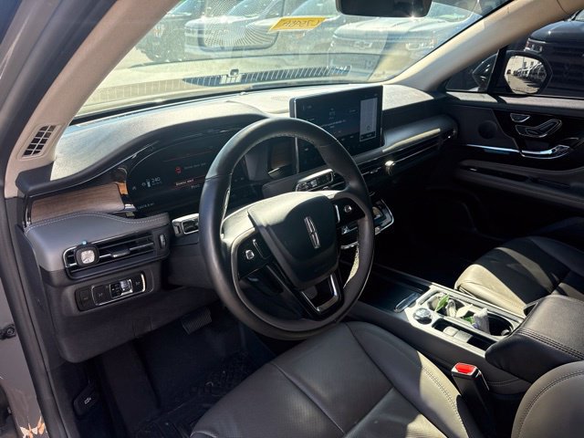 Used 2025 Lincoln Corsair Reserve FWD image 11