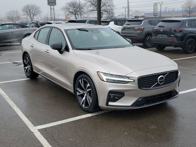 Used 2024 Volvo S60 B5 Core image 2