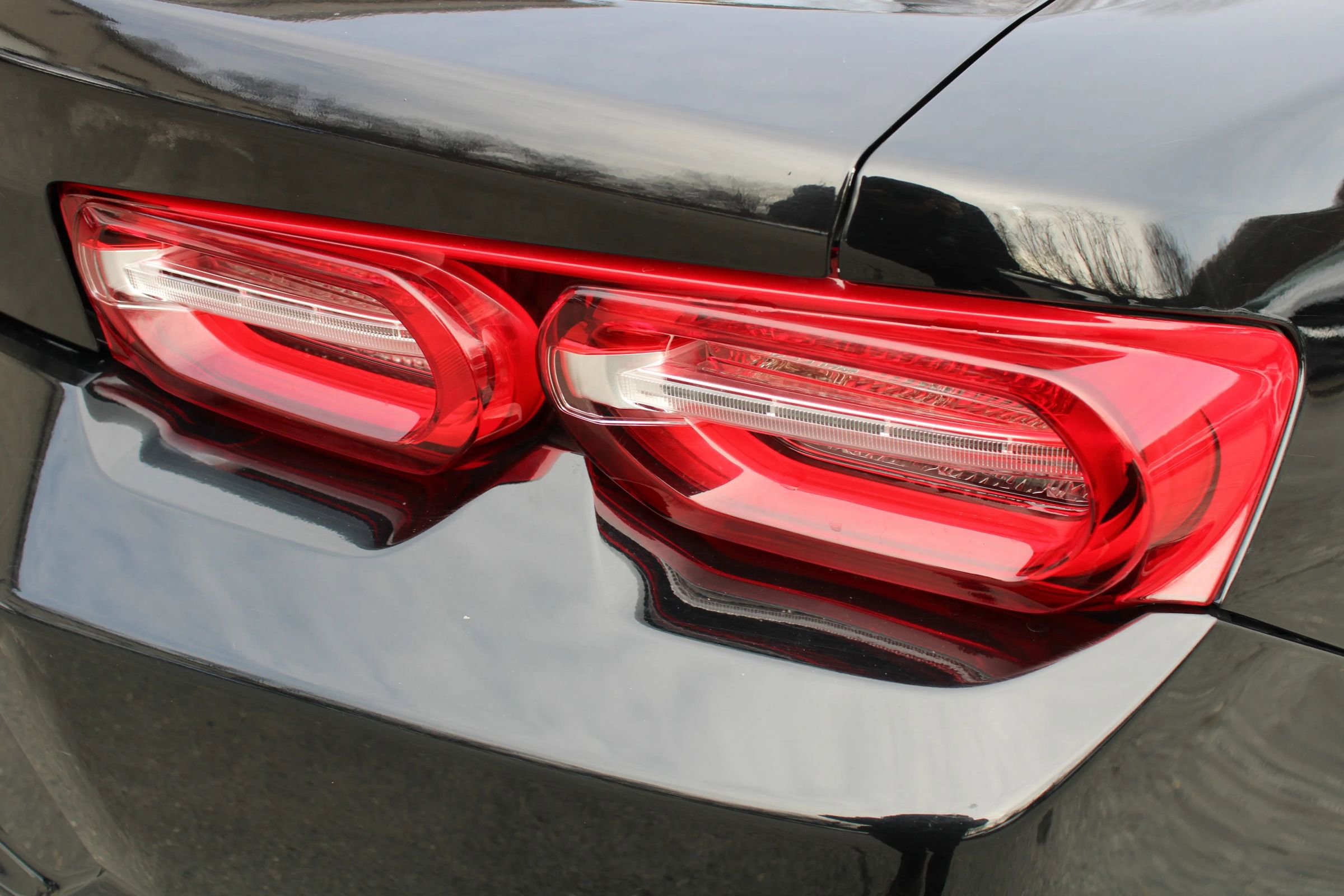 Used 2019 Chevrolet Camaro LT w/ Technology Package image 28