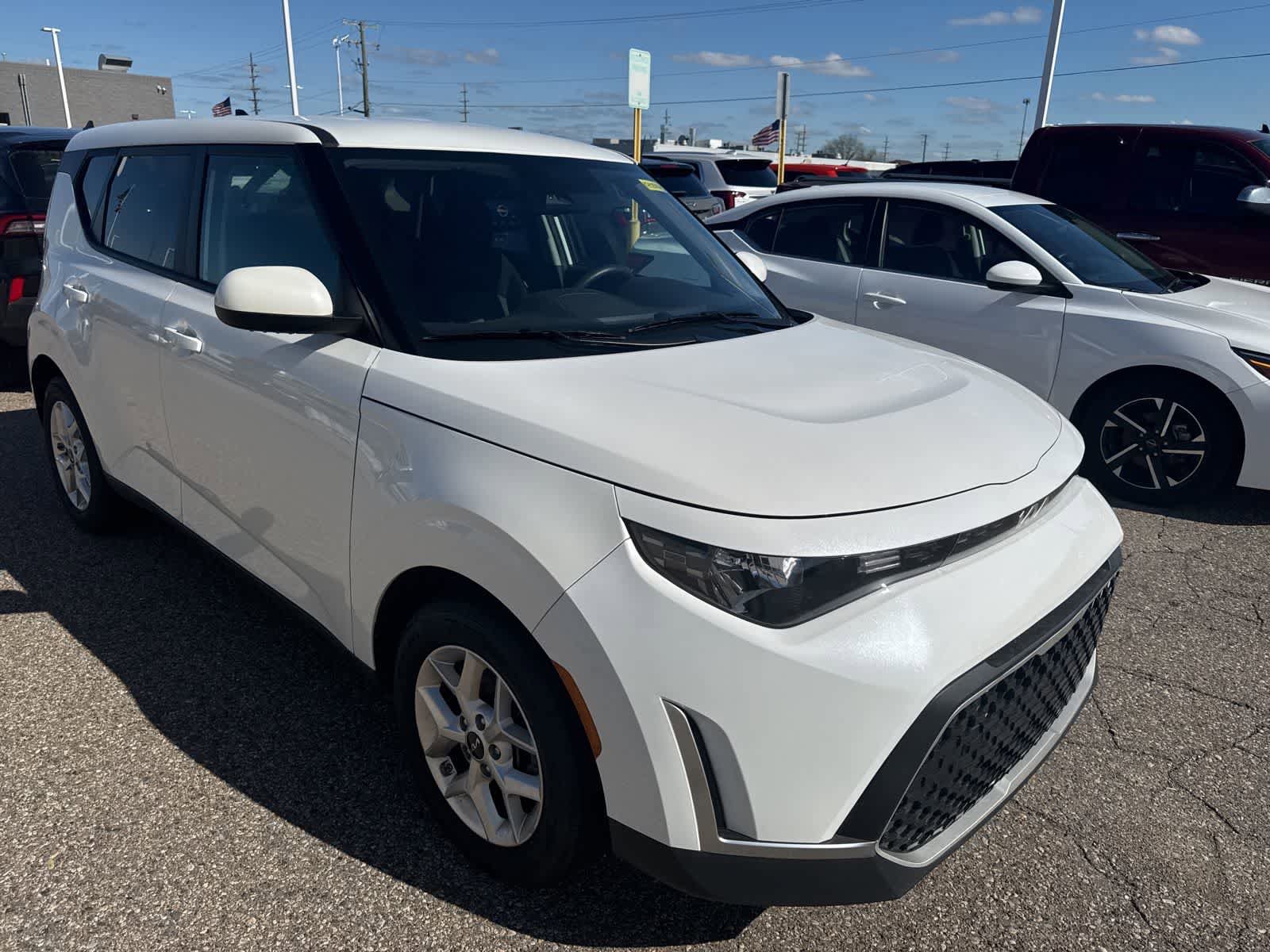 Used 2024 Kia Soul LX w/ Option Group 015 FWD image 8