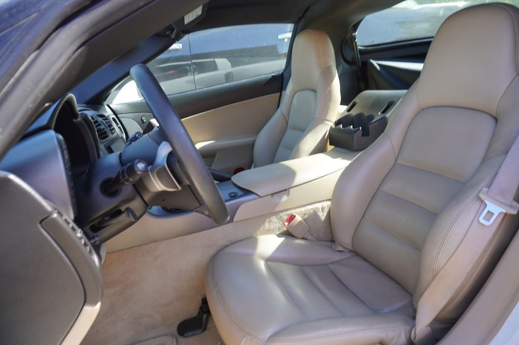 Used 2007 Chevrolet Corvette Coupe w/ Preferred Equipment Group RWD image 2