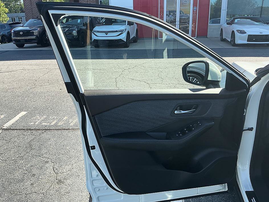 Certified 2021 Nissan Rogue SV AWD/4WD image 11
