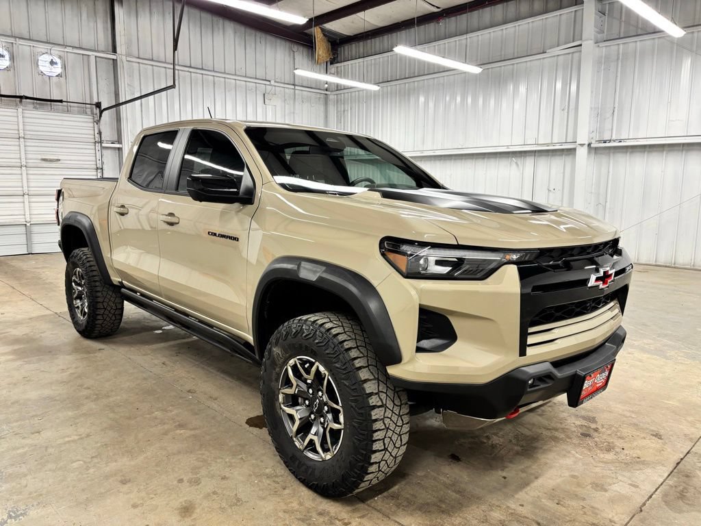 Used 2024 Chevrolet Colorado ZR2 w/ Technology Package AWD/4WD video 2