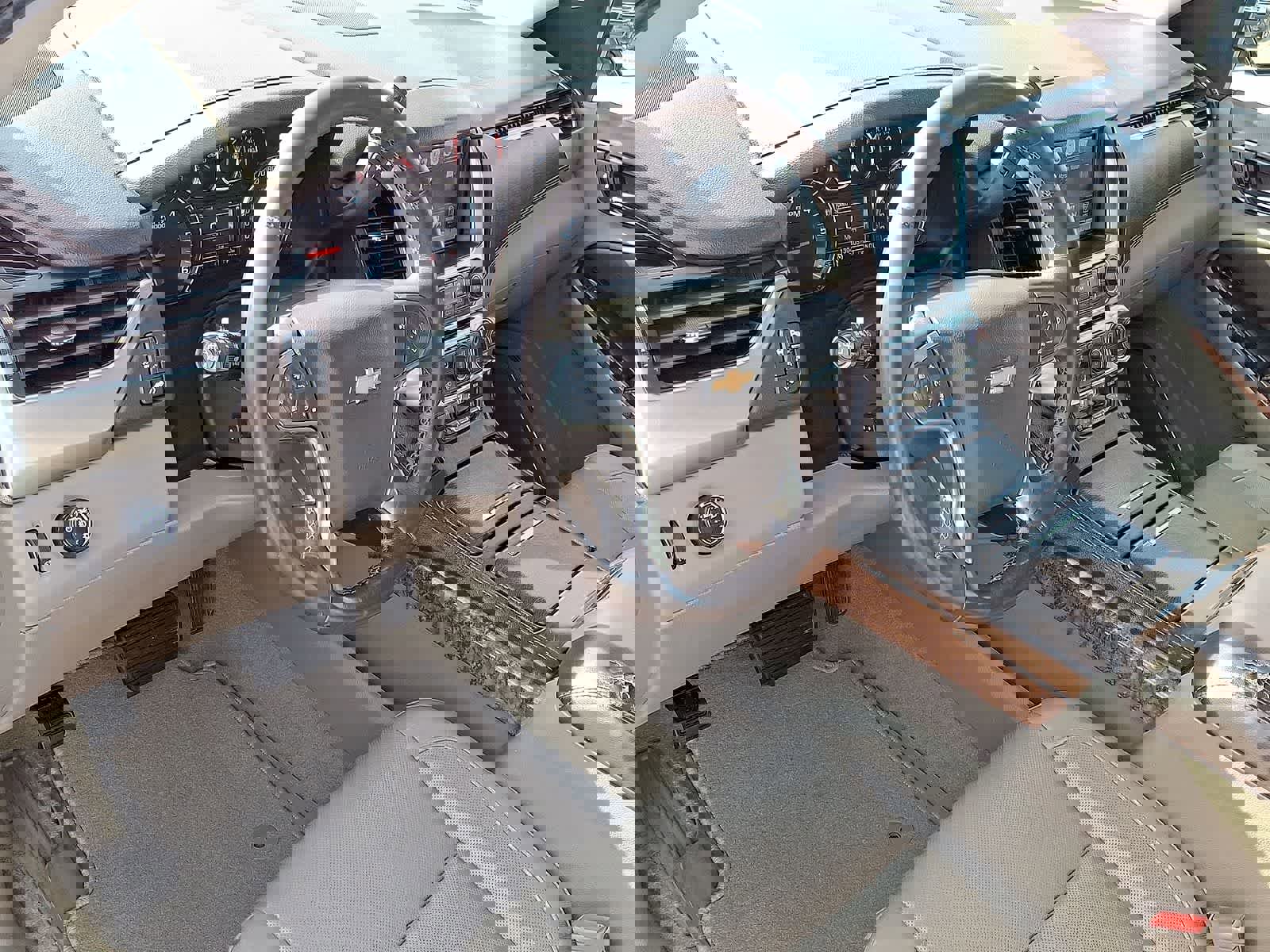 Used 2018 Chevrolet Suburban Premier image 16