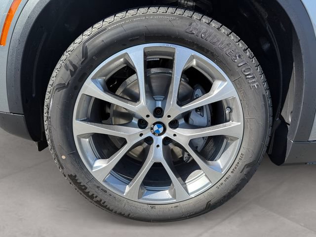 New 2026 BMW X5 xDrive40i w/ Climate Comfort Package AWD/4WD image 14