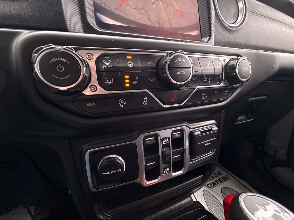 Used 2019 Jeep Wrangler Unlimited Sahara w/ Uconnect 4C Nav & Sound Group image 19