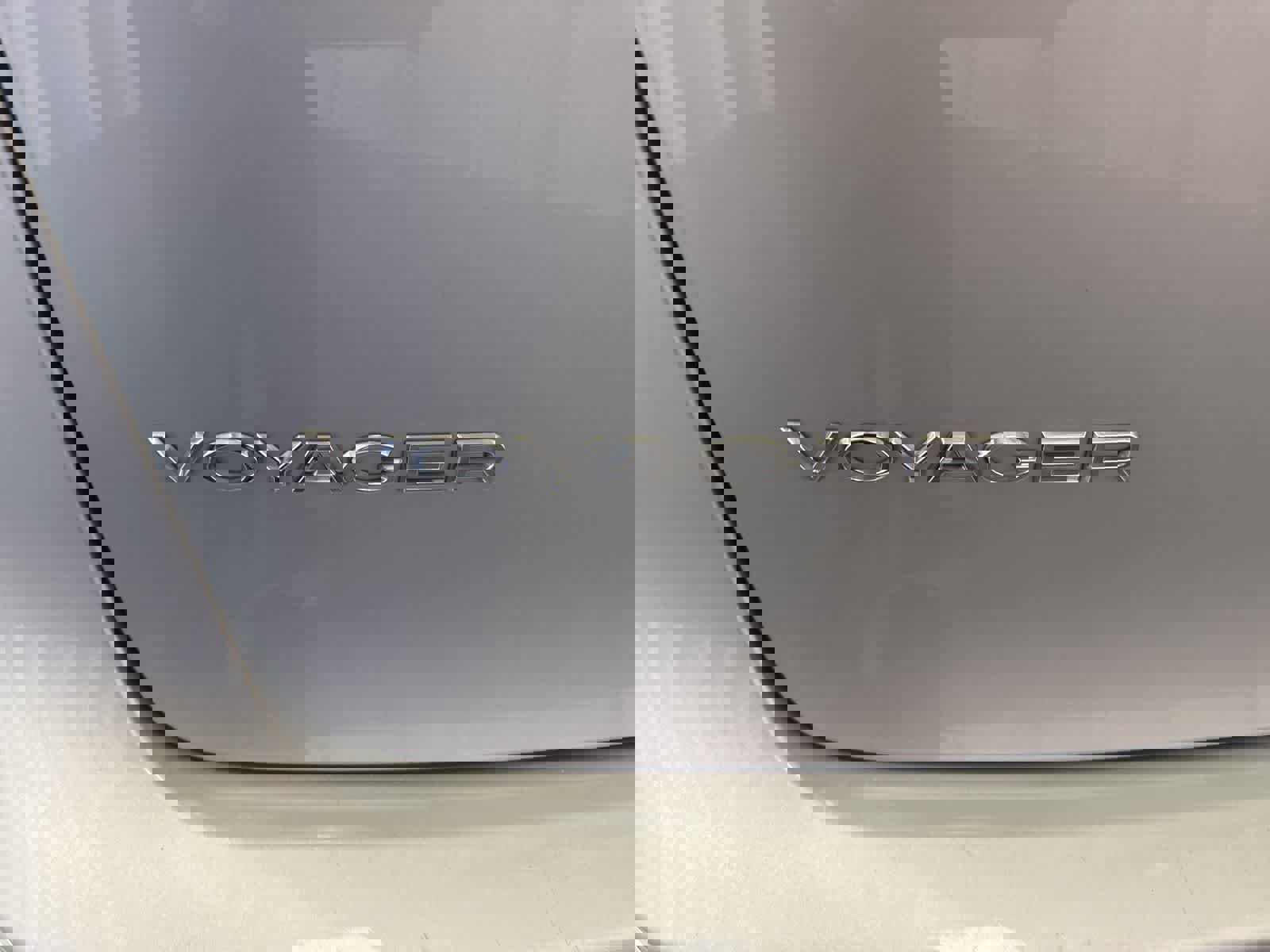 Used 2023 Chrysler Voyager LX image 13