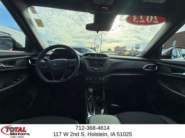 Used 2023 Chevrolet TrailBlazer RS AWD/4WD image 16