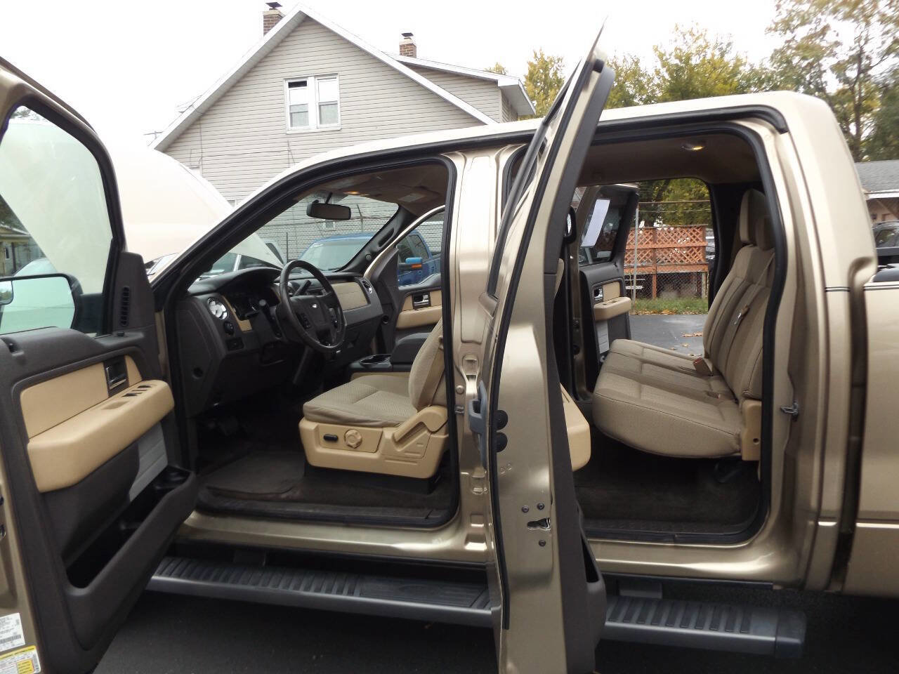 Used 2013 Ford F150 XLT w/ Mid Equipment Group image 12