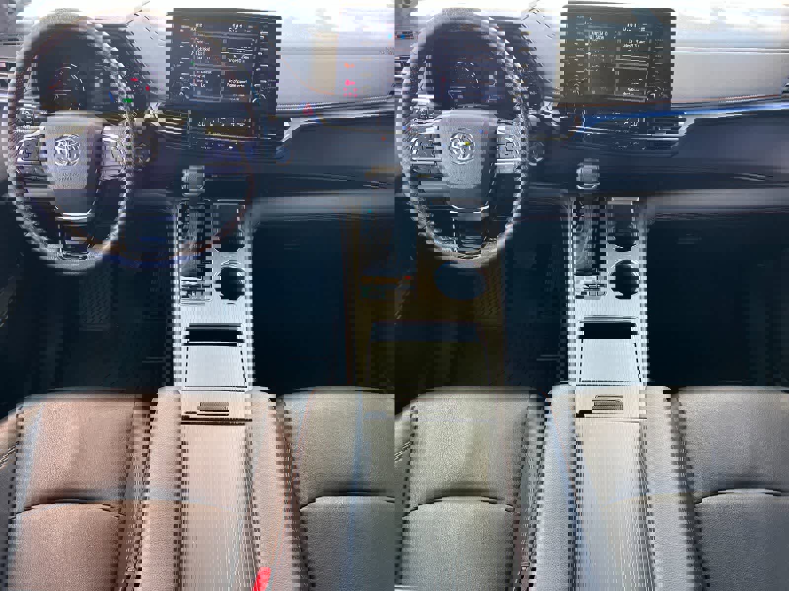 Used 2023 Toyota Sienna XSE w/ XSE Plus Package AWD/4WD image 4