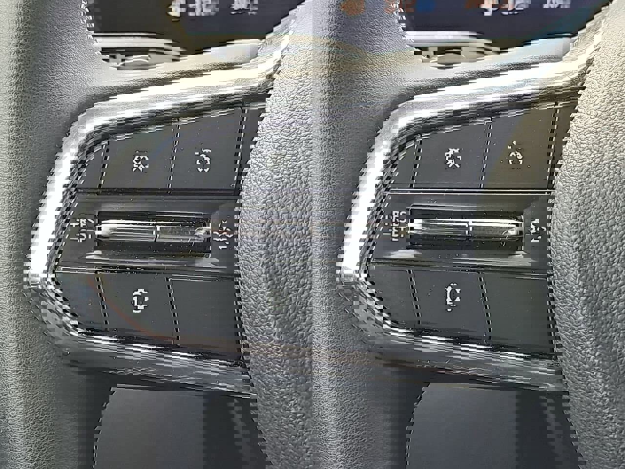 Certified 2025 Chevrolet Traverse LT w/ Sun and Wheel Package image 23