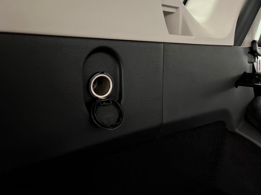 Used 2025 Nissan Rogue SV image 31