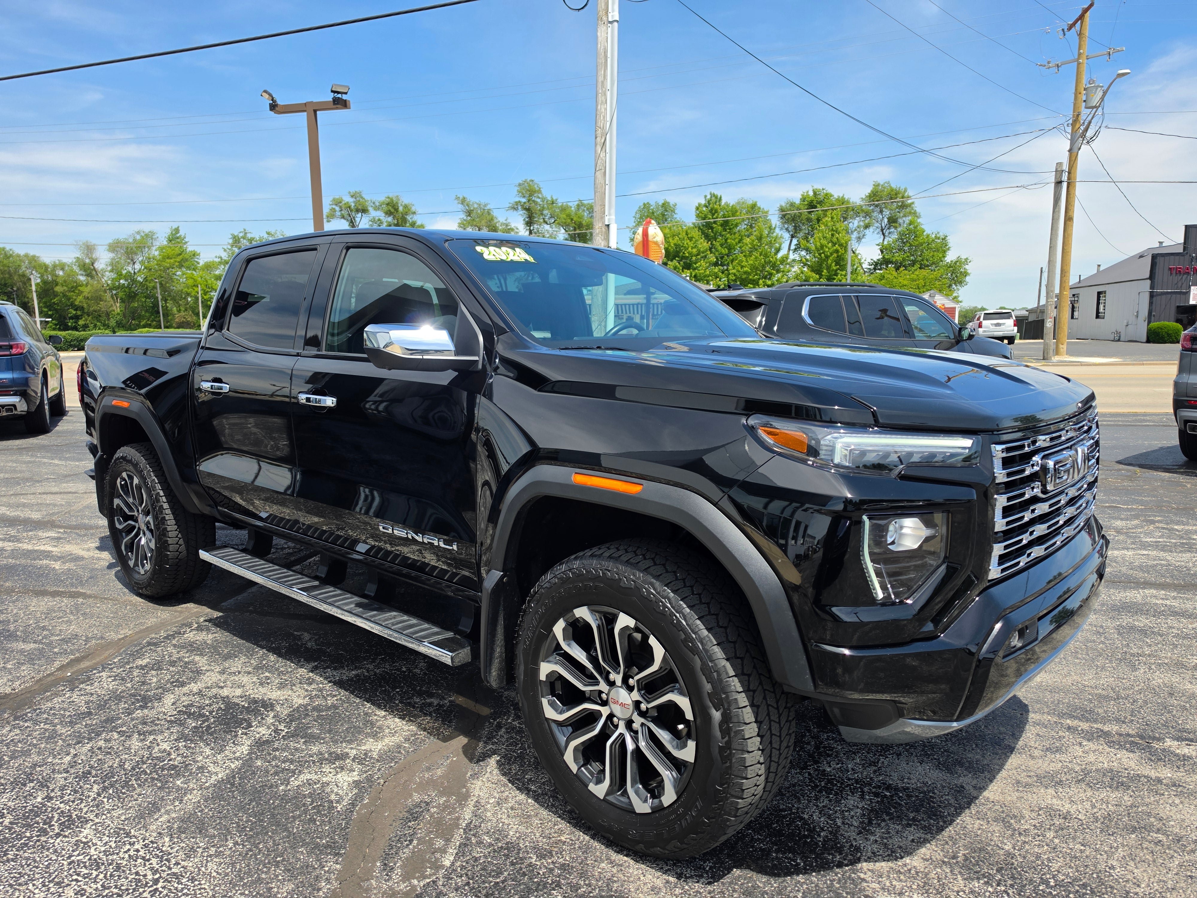 Used 2024 GMC Canyon Denali AWD/4WD image 3