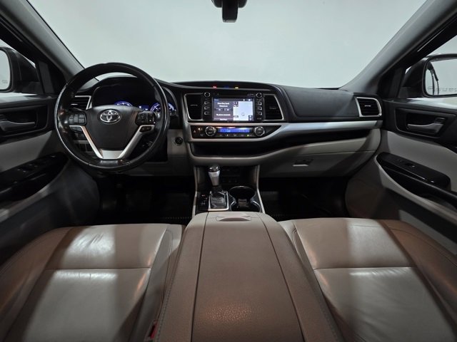 Used 2019 Toyota Highlander XLE image 14
