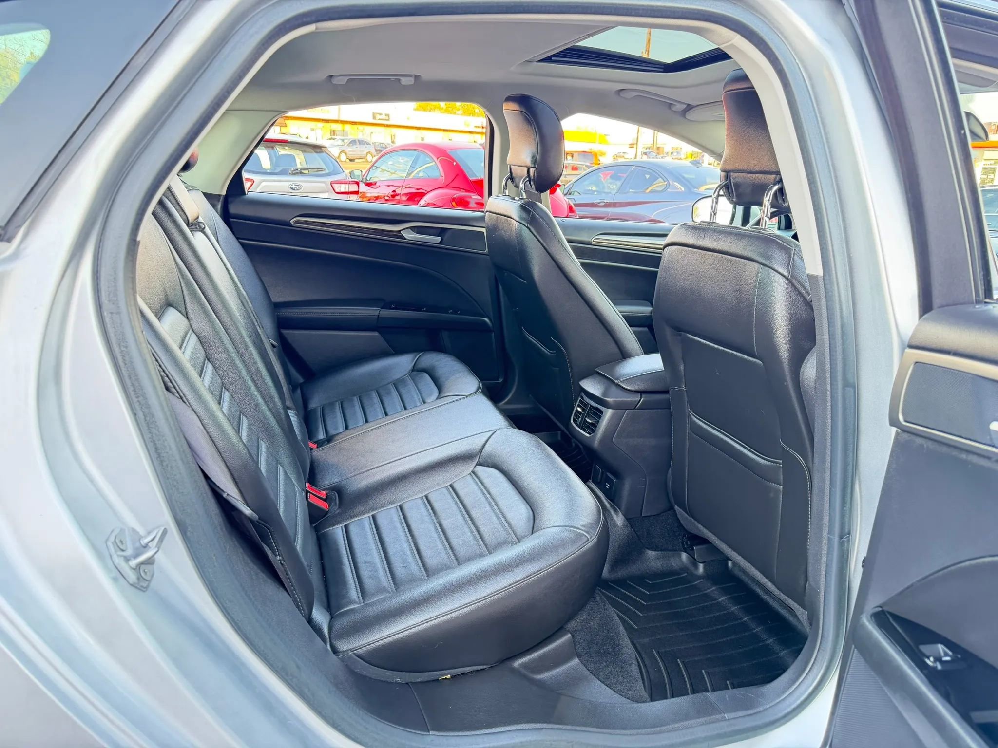 Used 2014 Ford Fusion SE w/ Equipment Group 202A image 18