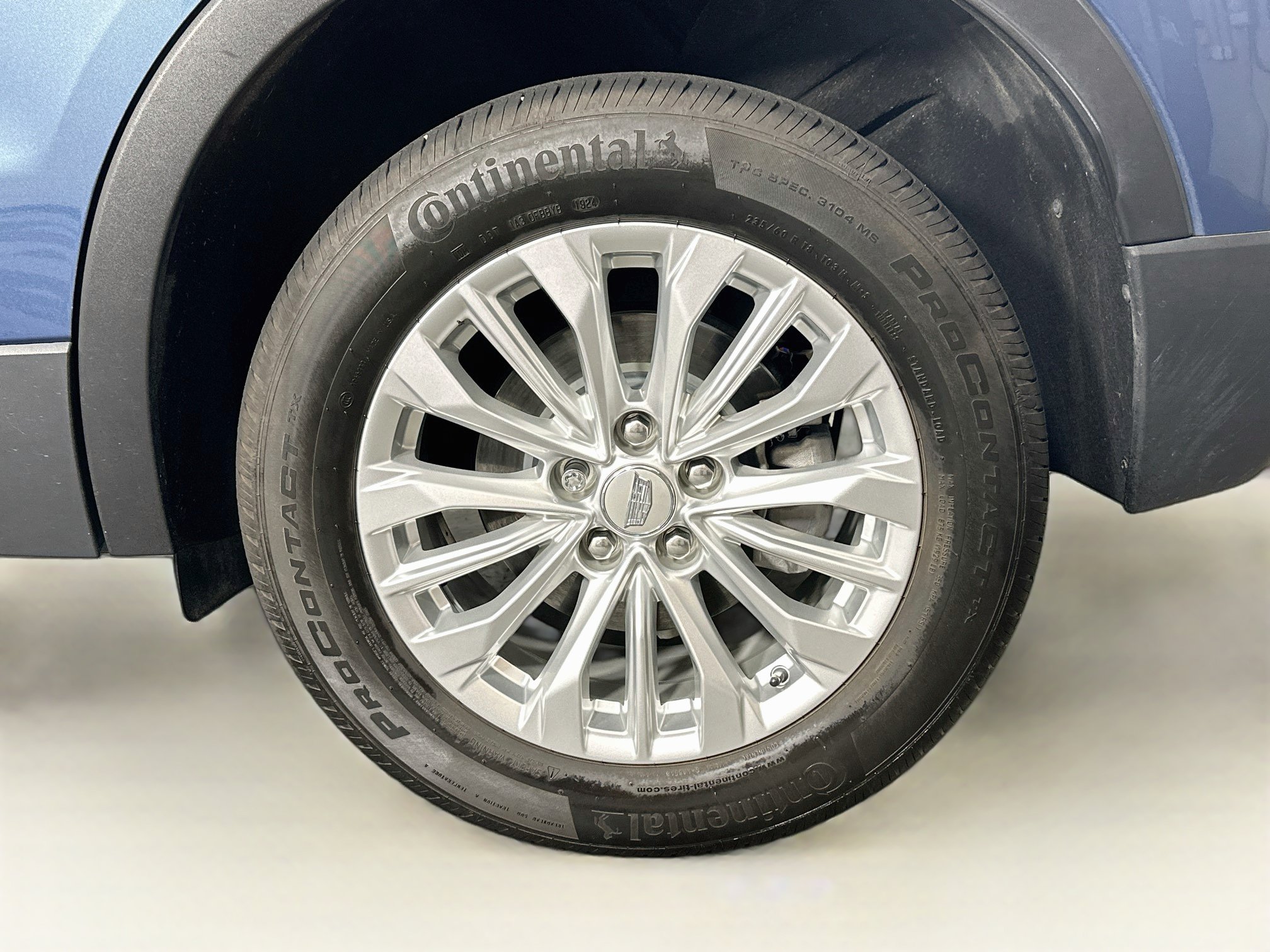 Used 2024 Cadillac XT4 Luxury w/ Cold Weather Package FWD image 11