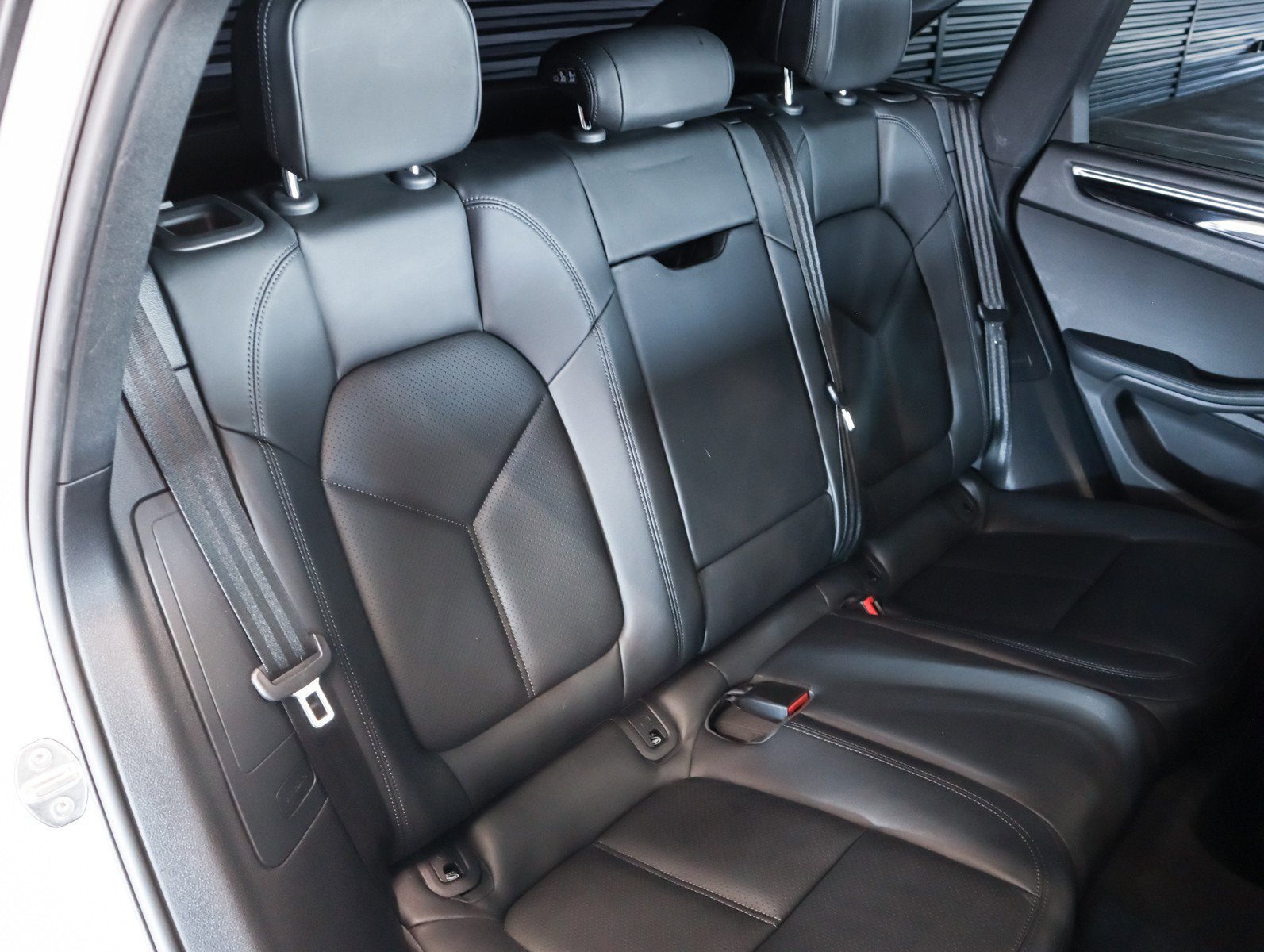 Certified 2022 Porsche Macan AWD/4WD image 6