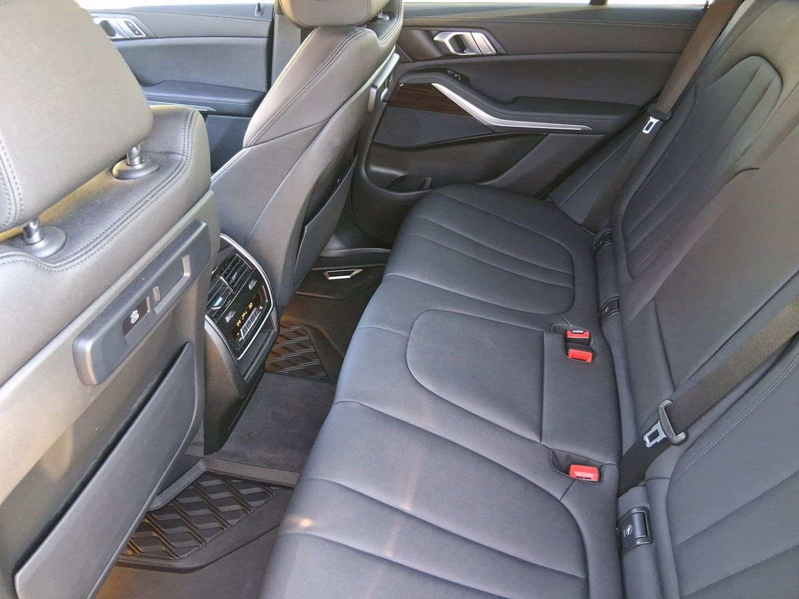 Used 2021 BMW X5 xDrive40i w/ Parking Assistance Package image 27