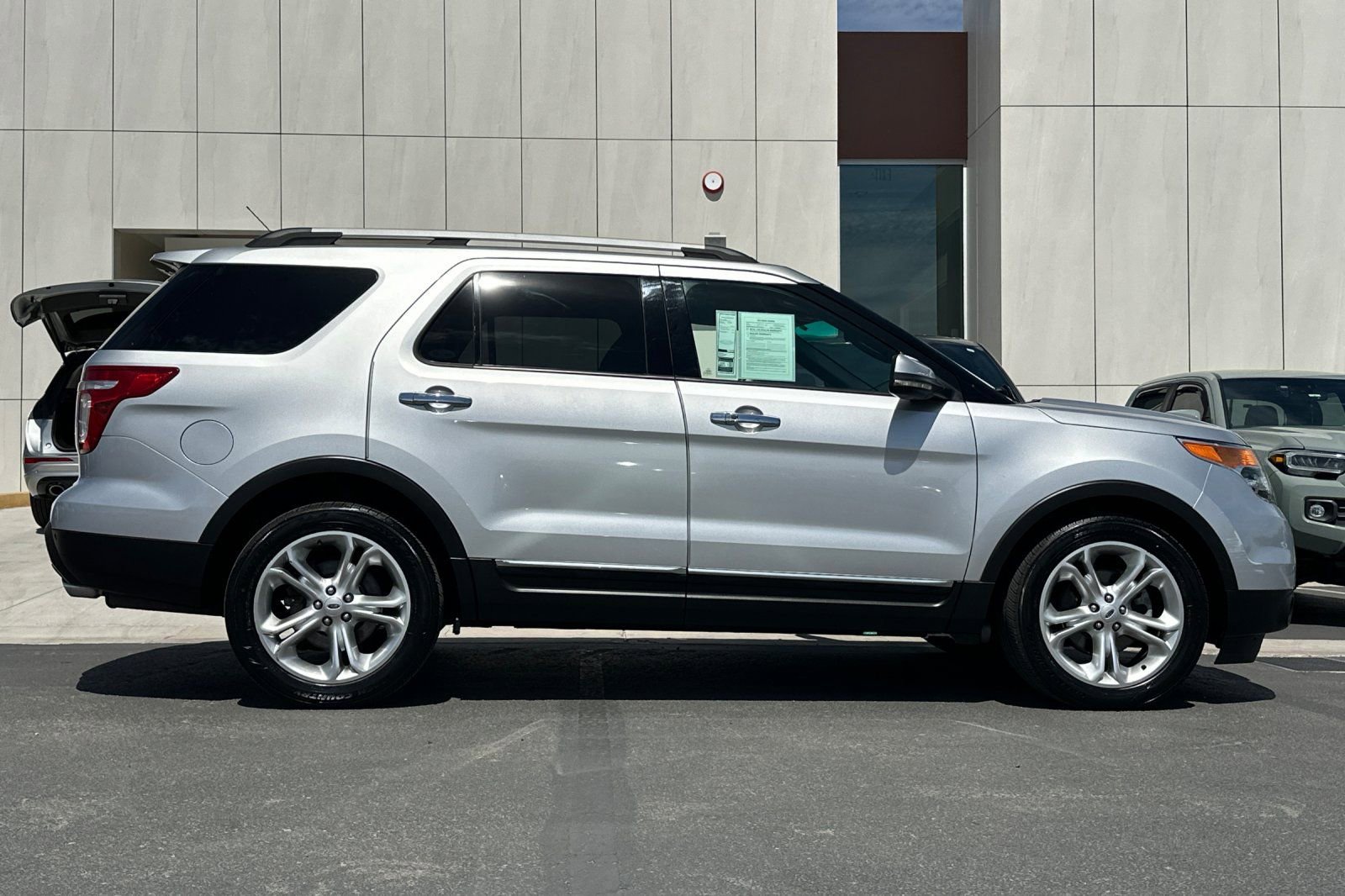 Used 2012 Ford Explorer Limited image 2