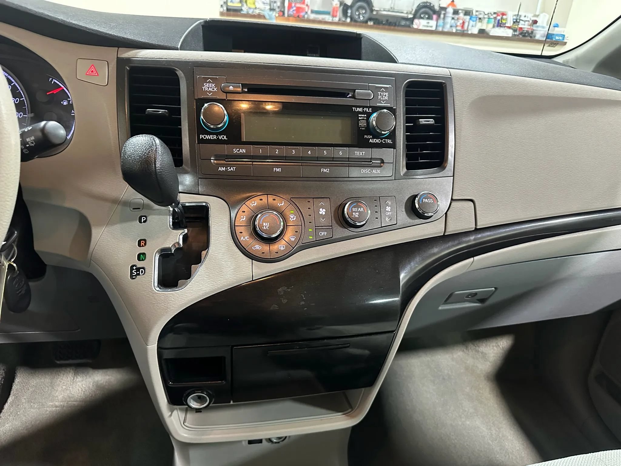 Used 2012 Toyota Sienna FWD image 37