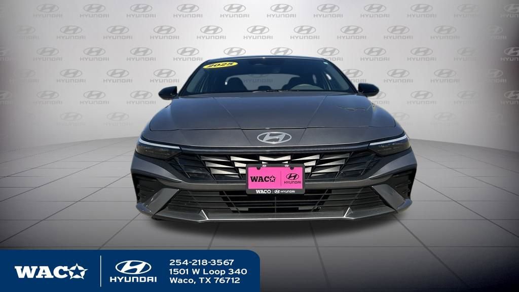 Used 2025 Hyundai Elantra Sport image 2