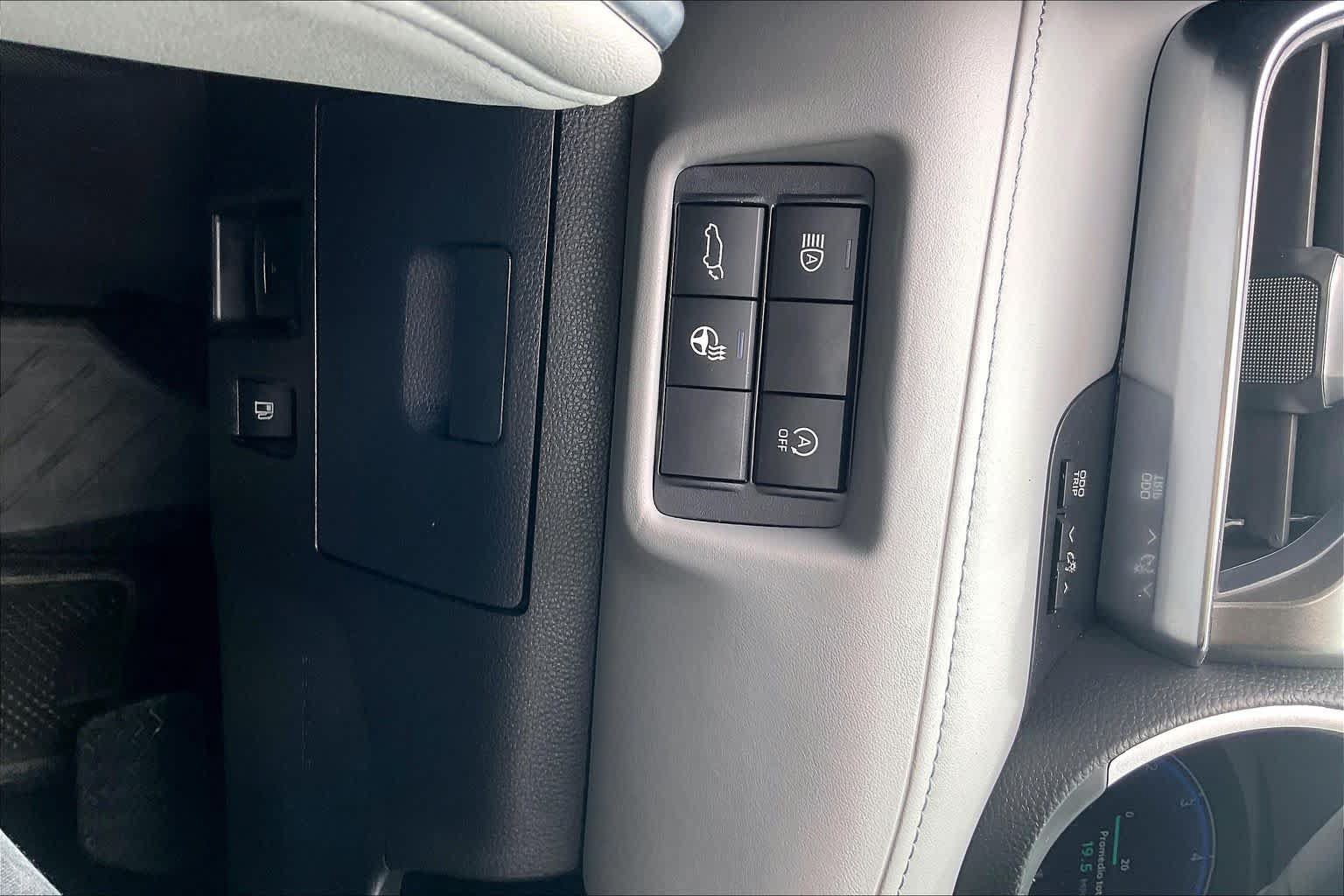 Used 2025 Toyota Highlander Limited FWD image 34