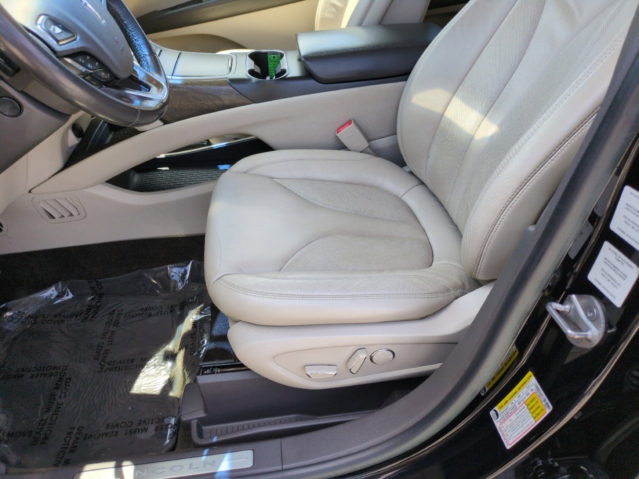 Used 2017 Lincoln MKX Select w/ Select Plus Package FWD image 18