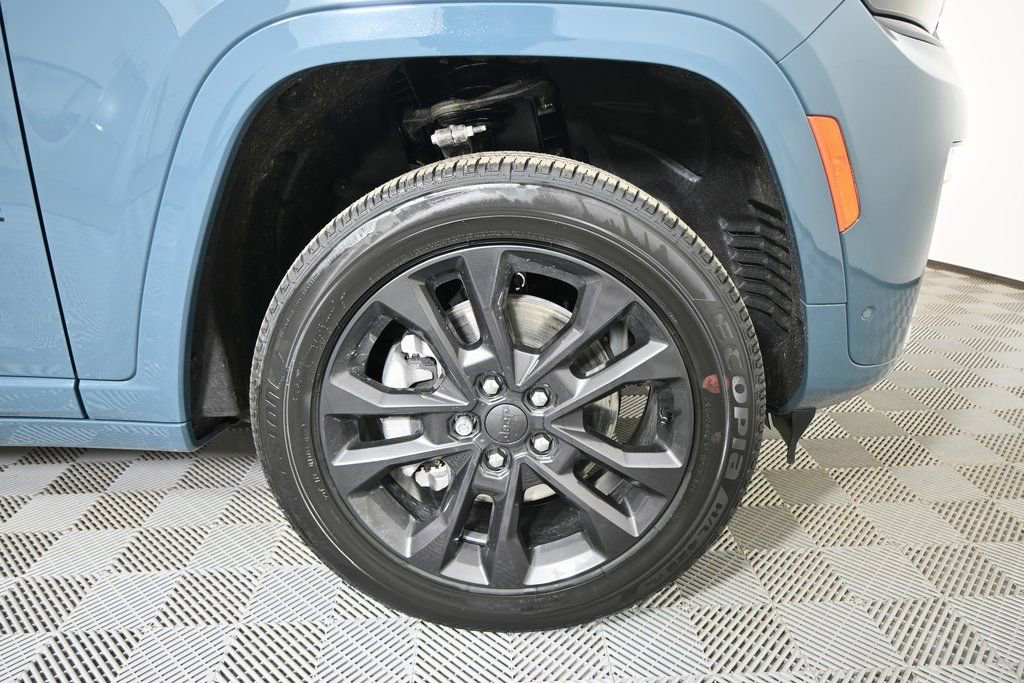 New 2026 Jeep Grand Cherokee L Limited AWD/4WD image 11